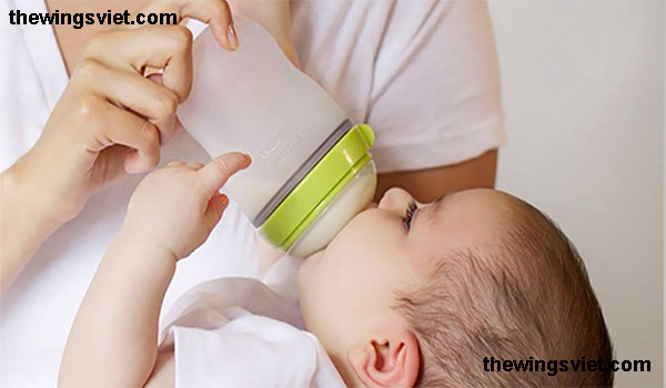 bé không chịu bú bình phải làm sao