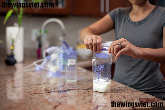 hướng dẫn dùng sữa mẹ sau khi vắt ra