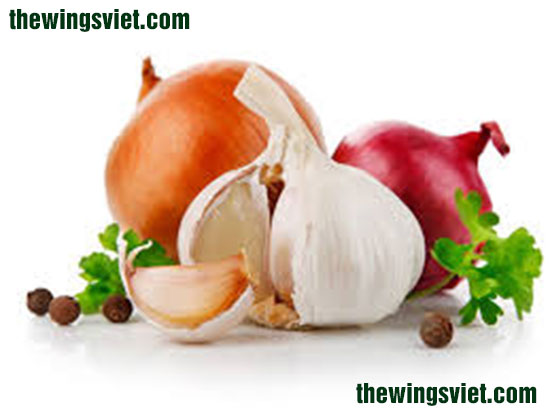 hành tỏi ớt là thực phẩm gây mất sữa