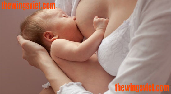 cho con bú đúng cách là cách kích sữa hiệu quả