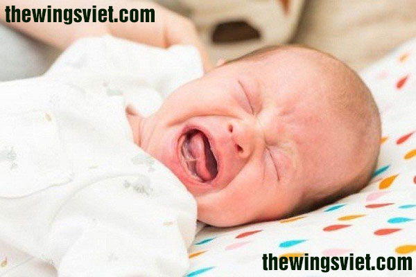 trẻ ngủ không sâu giấc hay giật mình trẻ ngủ không sâu giấc hay giật mình